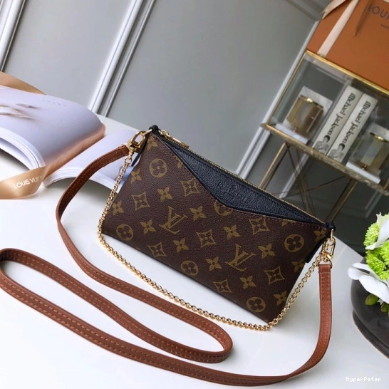 CHANELUTCH PALLAS Louis Vuitton 0802
